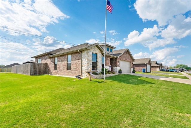 217 Oak Avenue, Gentry, AR 72734