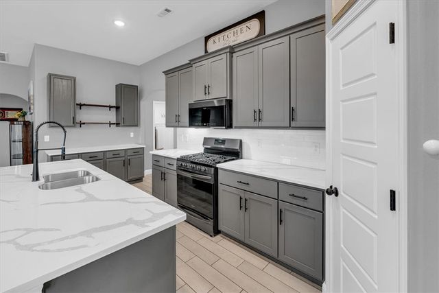 217 Oak Avenue, Gentry, AR 72734