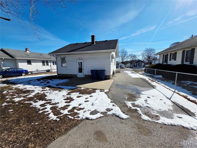 3502 Oscar Avenue, Alton, IL 62002