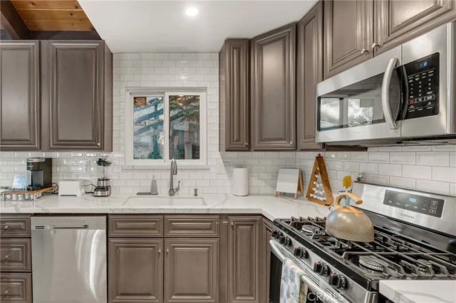 32061 Pine Cone, Running Springs, CA 92382