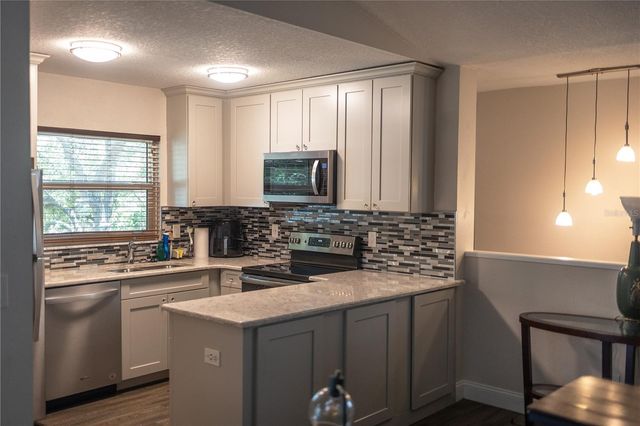 500 SANTA CRUZ PLACE NE E, St Petersburg, FL 33703