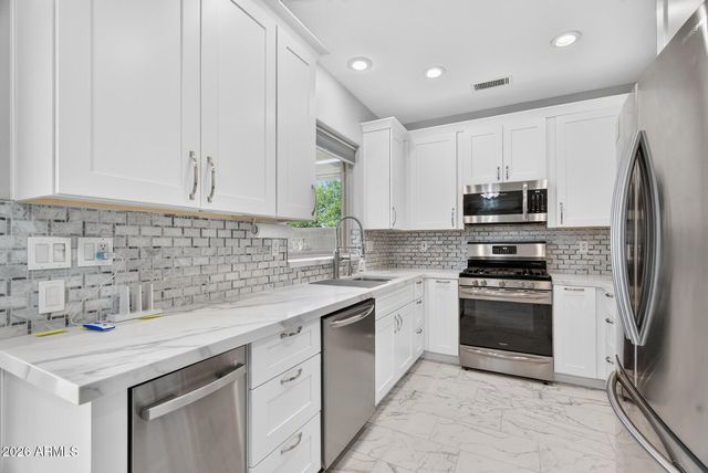 17055 W OASIS SPRINGS Way, Surprise, AZ 85387
