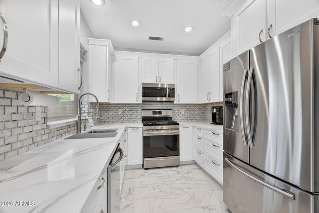 17055 W OASIS SPRINGS Way, Surprise, AZ 85387