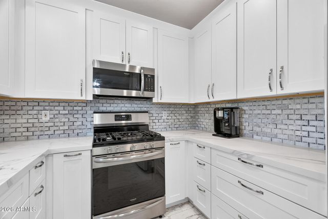 17055 W OASIS SPRINGS Way, Surprise, AZ 85387