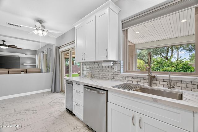 17055 W OASIS SPRINGS Way, Surprise, AZ 85387