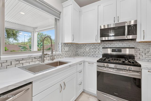 17055 W OASIS SPRINGS Way, Surprise, AZ 85387