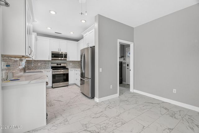 17055 W OASIS SPRINGS Way, Surprise, AZ 85387