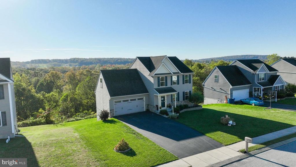 385 RIVIERA ST, Mount Wolf, PA 17347