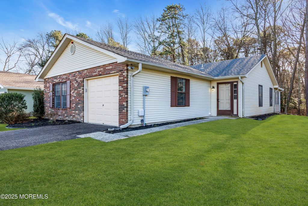 120 Everest Drive S, Brick, NJ 08724