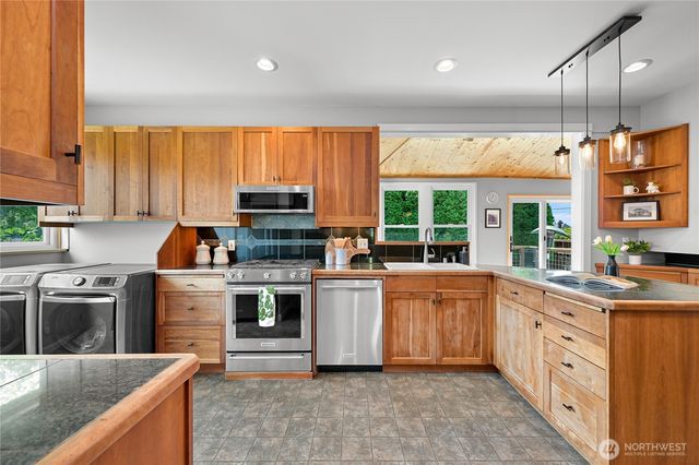2600 Hampton Place, Bellingham, WA 98225