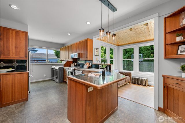 2600 Hampton Place, Bellingham, WA 98225