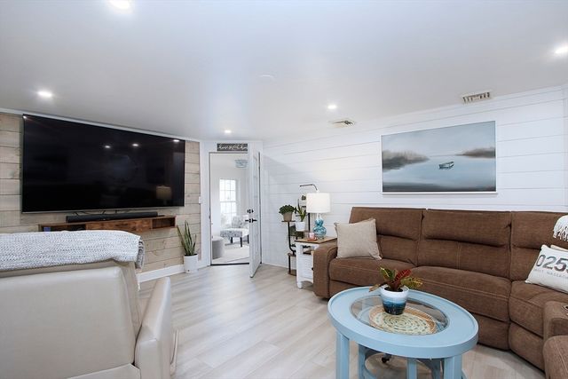 19 Maple Street, Wareham, MA 02532