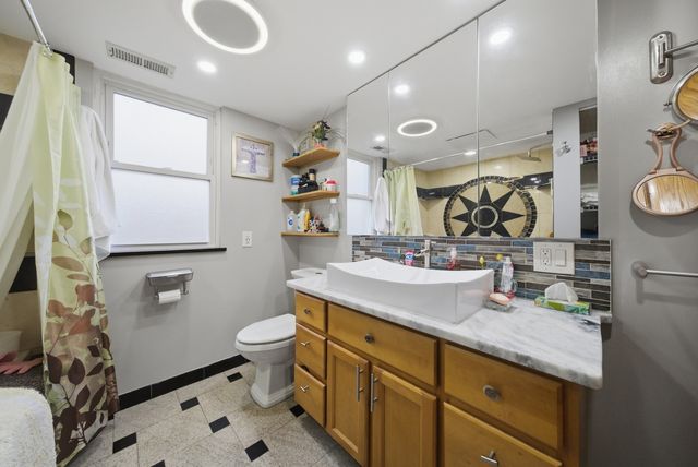 137 S 16th Avenue, Maywood, IL 60153