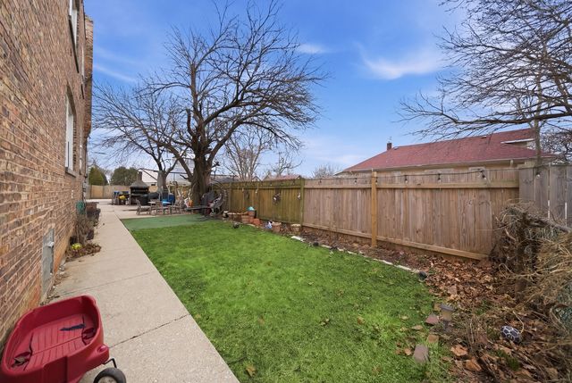 137 S 16th Avenue, Maywood, IL 60153