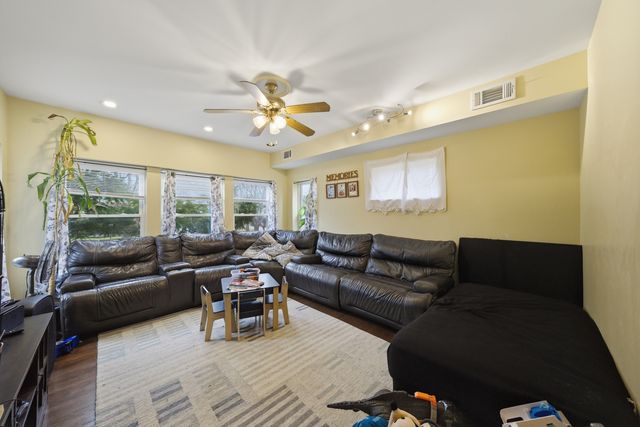 137 S 16th Avenue, Maywood, IL 60153