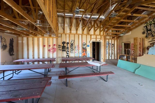 9212 S Silver Lake Rd, Medical Lake, WA 99022