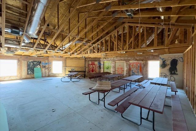 9212 S Silver Lake Rd, Medical Lake, WA 99022