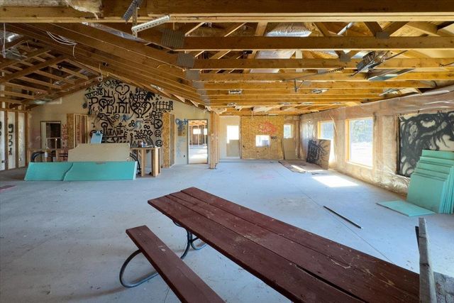 9212 S Silver Lake Rd, Medical Lake, WA 99022