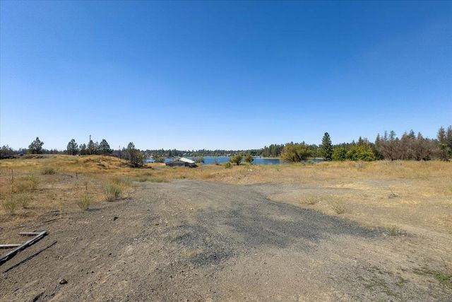 9212 S Silver Lake Rd, Medical Lake, WA 99022