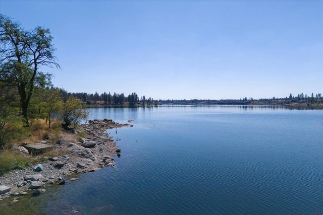 9212 S Silver Lake Rd, Medical Lake, WA 99022