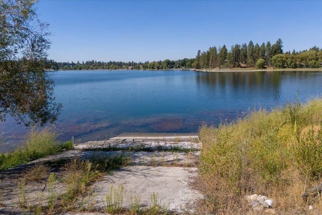 9212 S Silver Lake Rd, Medical Lake, WA 99022