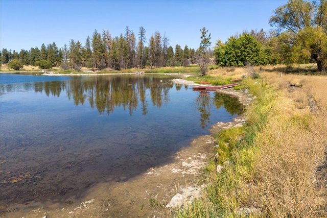 9212 S Silver Lake Rd, Medical Lake, WA 99022