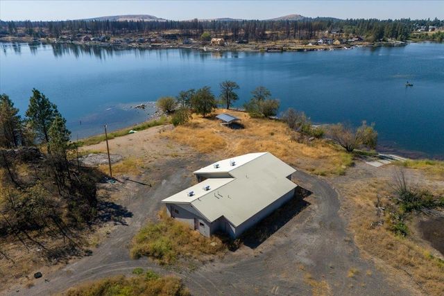 9212 S Silver Lake Rd, Medical Lake, WA 99022
