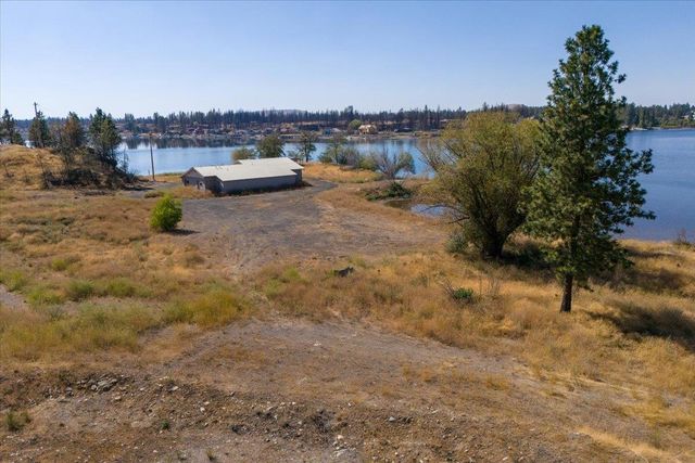 9212 S Silver Lake Rd, Medical Lake, WA 99022