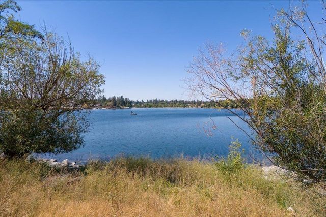 9212 S Silver Lake Rd, Medical Lake, WA 99022