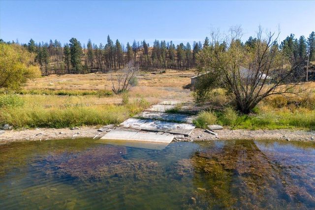 9212 S Silver Lake Rd, Medical Lake, WA 99022