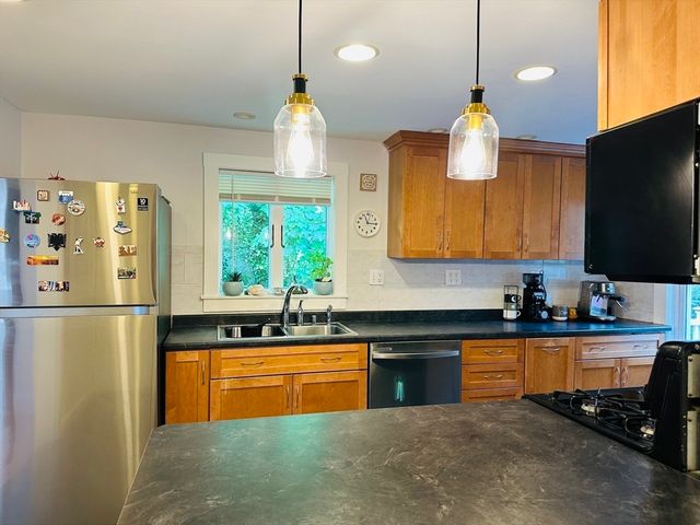 20 Rockview Rd 4, Quincy, MA 02169