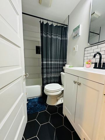 20 Rockview Rd 4, Quincy, MA 02169