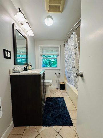 20 Rockview Rd 4, Quincy, MA 02169