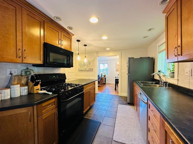 20 Rockview Rd 4, Quincy, MA 02169