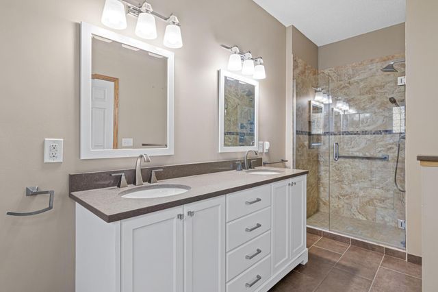 19132 Inndale Drive, Lakeville, MN 55044