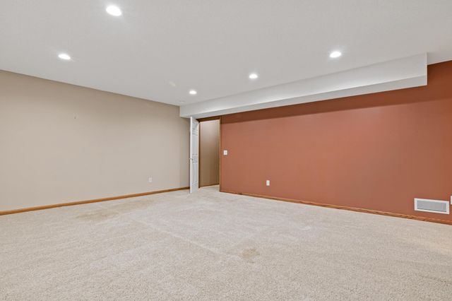 19132 Inndale Drive, Lakeville, MN 55044