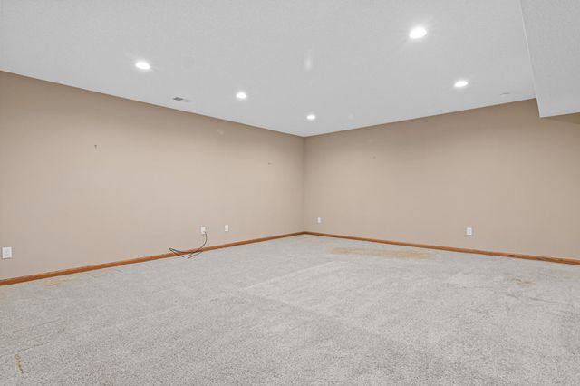 19132 Inndale Drive, Lakeville, MN 55044