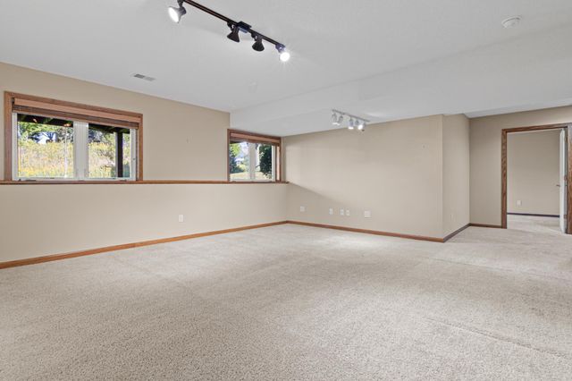 19132 Inndale Drive, Lakeville, MN 55044