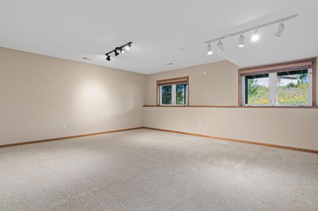 19132 Inndale Drive, Lakeville, MN 55044