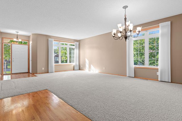 19132 Inndale Drive, Lakeville, MN 55044