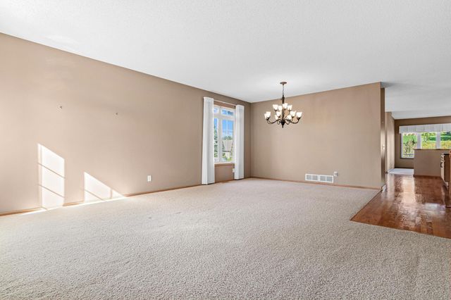 19132 Inndale Drive, Lakeville, MN 55044