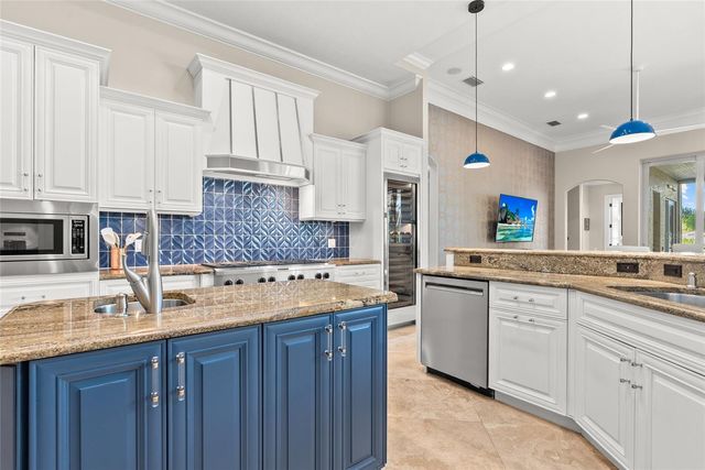 611 TREMONT STREET, Sarasota, FL 34242