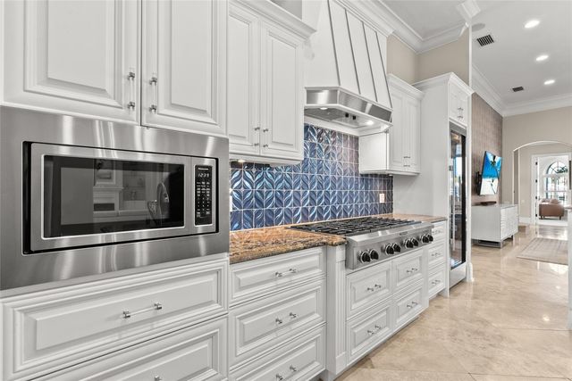 611 TREMONT STREET, Sarasota, FL 34242