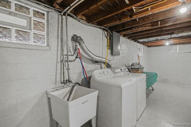 660 W Walton Boulevard, Pontiac, MI 48340