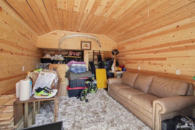 660 W Walton Boulevard, Pontiac, MI 48340