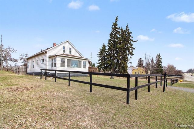 660 W Walton Boulevard, Pontiac, MI 48340