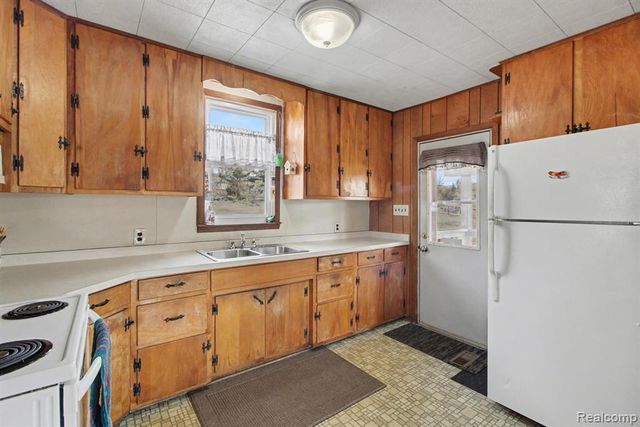 660 W Walton Boulevard, Pontiac, MI 48340