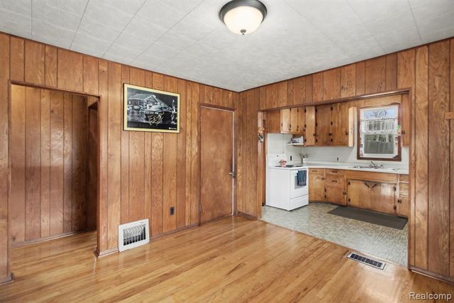 660 W Walton Boulevard, Pontiac, MI 48340