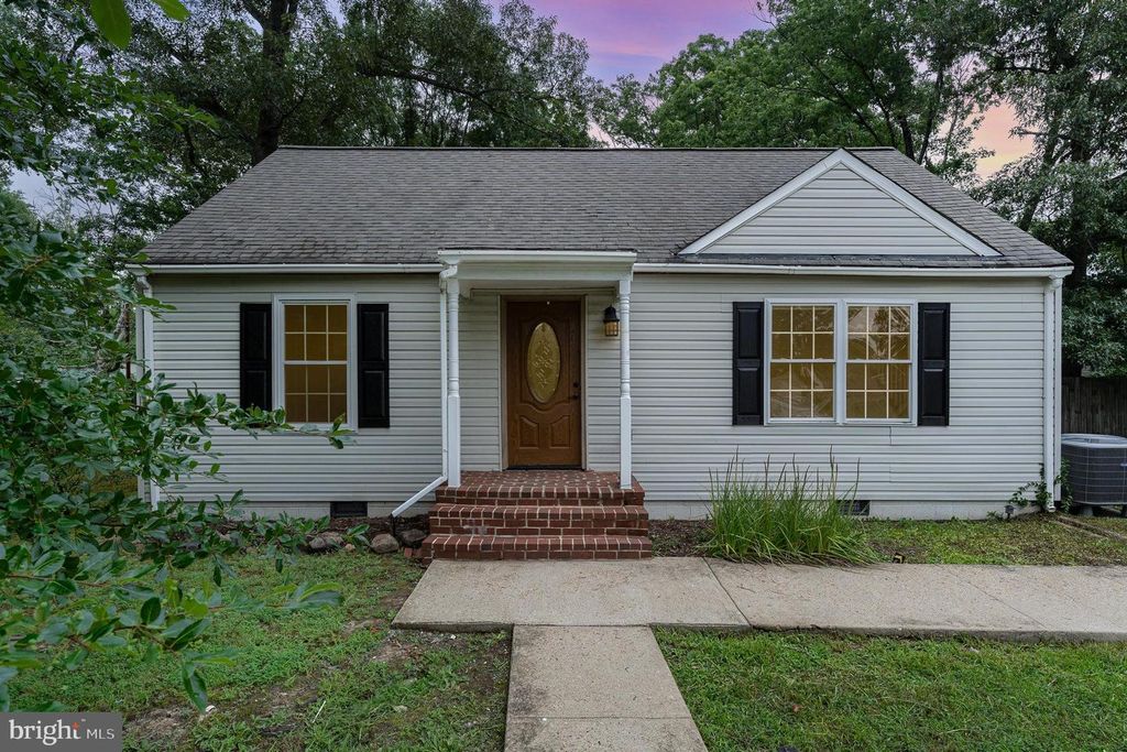 26 RANDOLPH RD, Fredericksburg, VA 22405