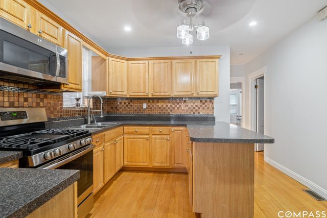 4247 W Melrose Street 1, Chicago, IL 60641